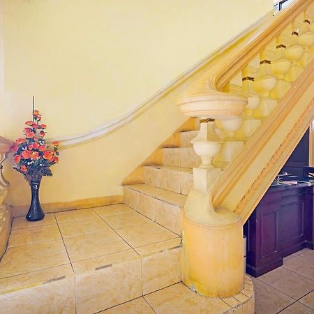Oyo 91390 Kost Grand Royal Elite Hotel Surabaya Buitenkant foto
