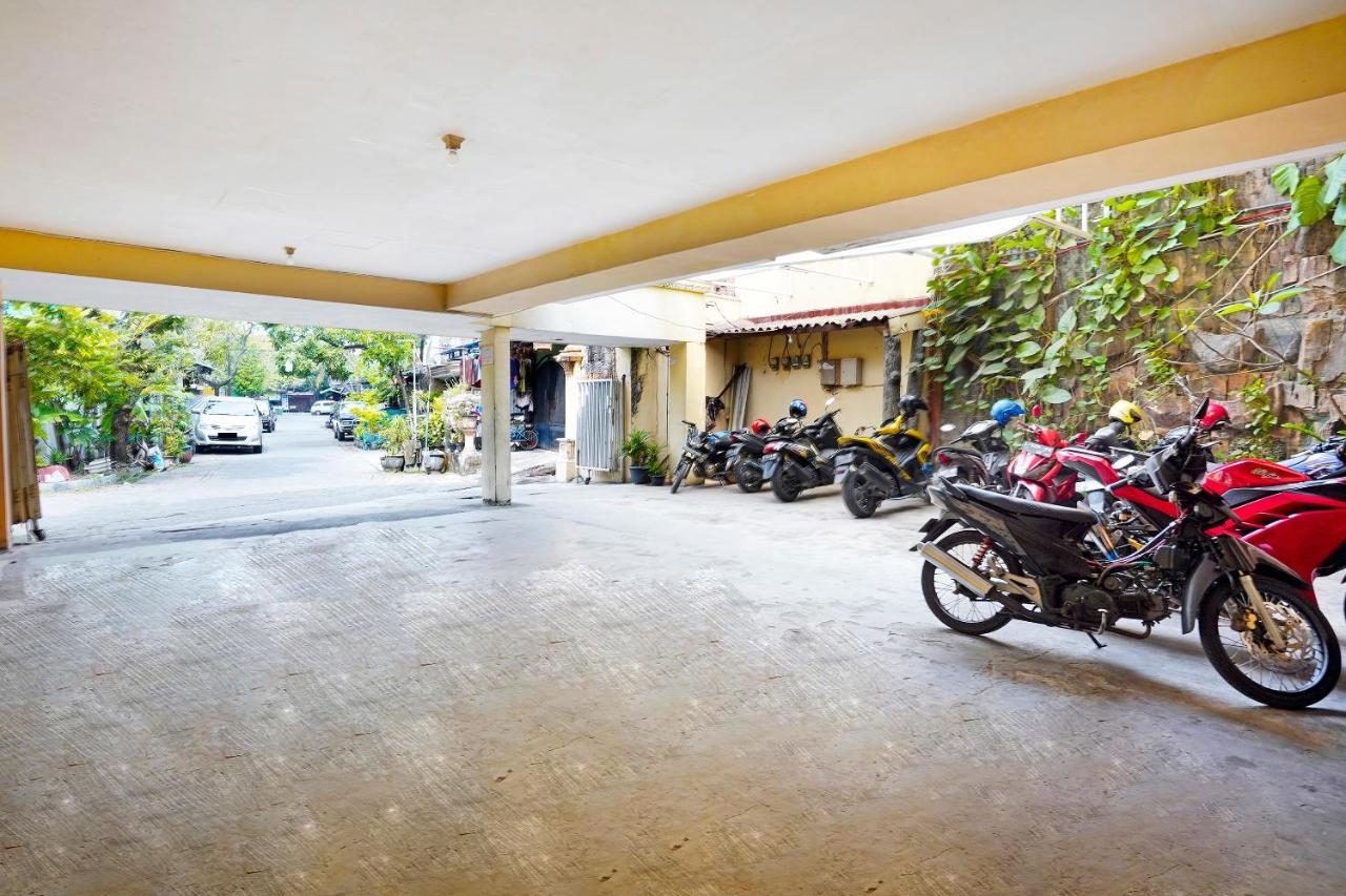 Oyo 91390 Kost Grand Royal Elite Hotel Surabaya Buitenkant foto