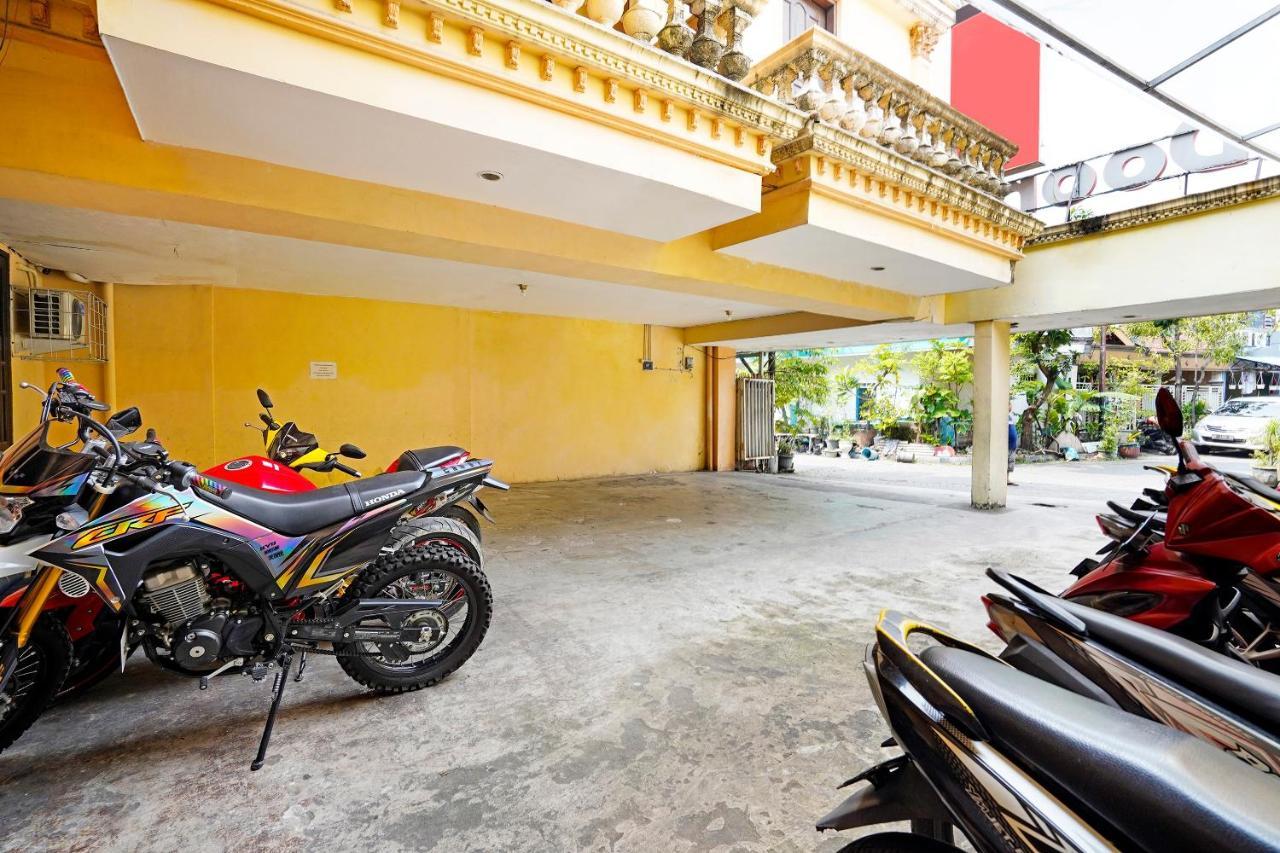 Oyo 91390 Kost Grand Royal Elite Hotel Surabaya Buitenkant foto