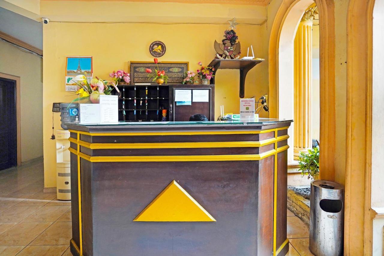 Oyo 91390 Kost Grand Royal Elite Hotel Surabaya Buitenkant foto