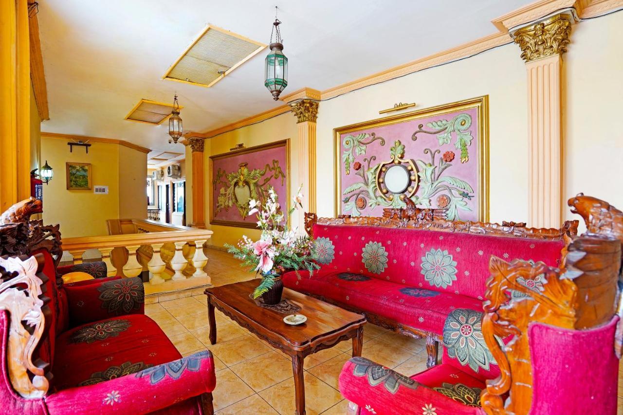 Oyo 91390 Kost Grand Royal Elite Hotel Surabaya Buitenkant foto