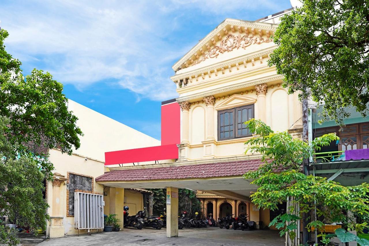 Oyo 91390 Kost Grand Royal Elite Hotel Surabaya Buitenkant foto