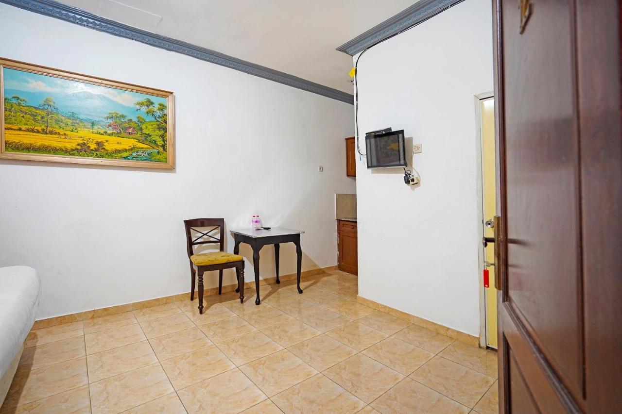 Oyo 91390 Kost Grand Royal Elite Hotel Surabaya Buitenkant foto