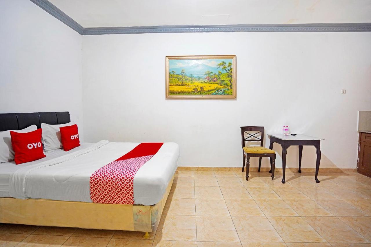 Oyo 91390 Kost Grand Royal Elite Hotel Surabaya Buitenkant foto