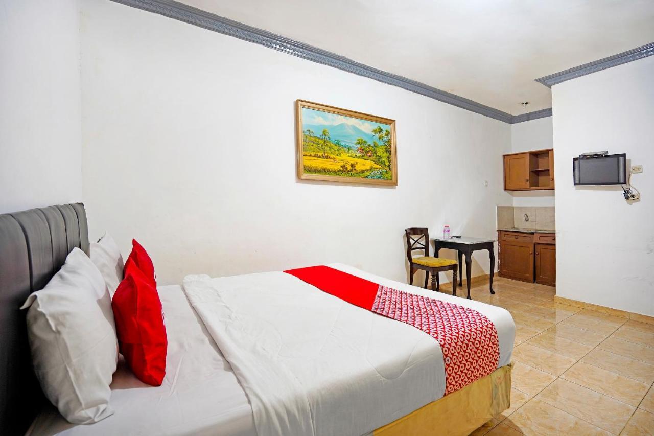 Oyo 91390 Kost Grand Royal Elite Hotel Surabaya Buitenkant foto