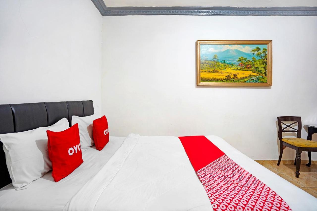Oyo 91390 Kost Grand Royal Elite Hotel Surabaya Buitenkant foto
